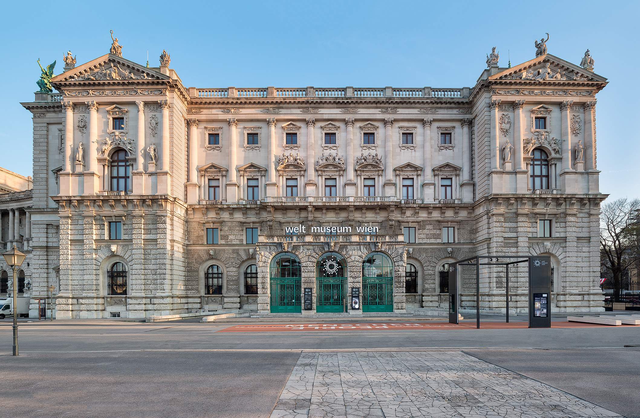 Weltmuseum Wien.jpg - Rukopisno blago GHB dio izložbe u najvećem antropološkom muzeju u Austriji